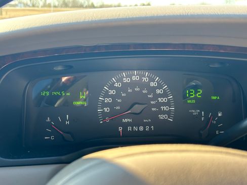 Used 2001 Lincoln Town Car Signature RWD image 14