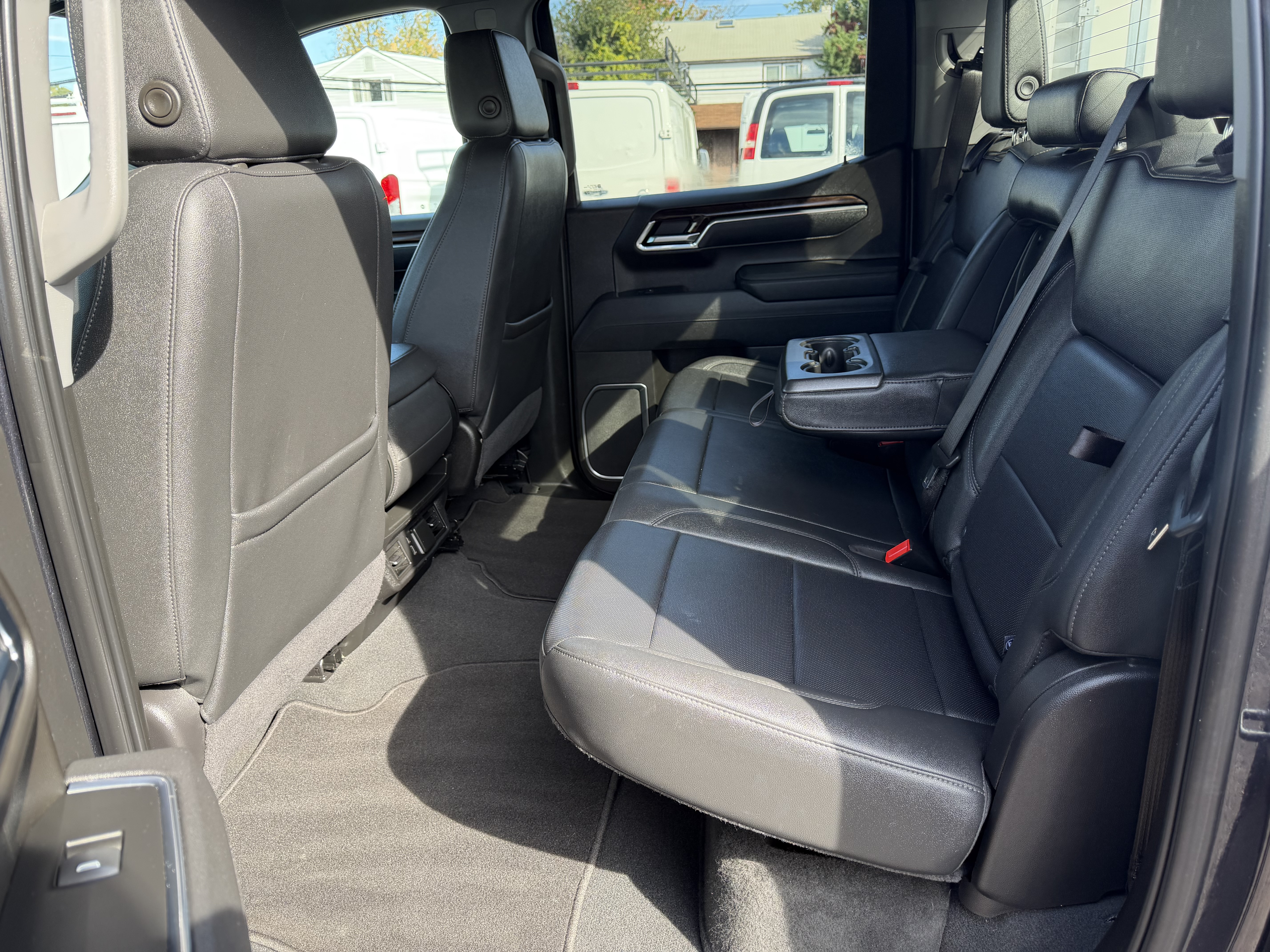 Used 2025 GMC Sierra 1500 2WD Crew Cab SLT image 18