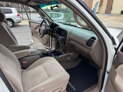 Used 2004 Toyota Sequoia SR5 image 31