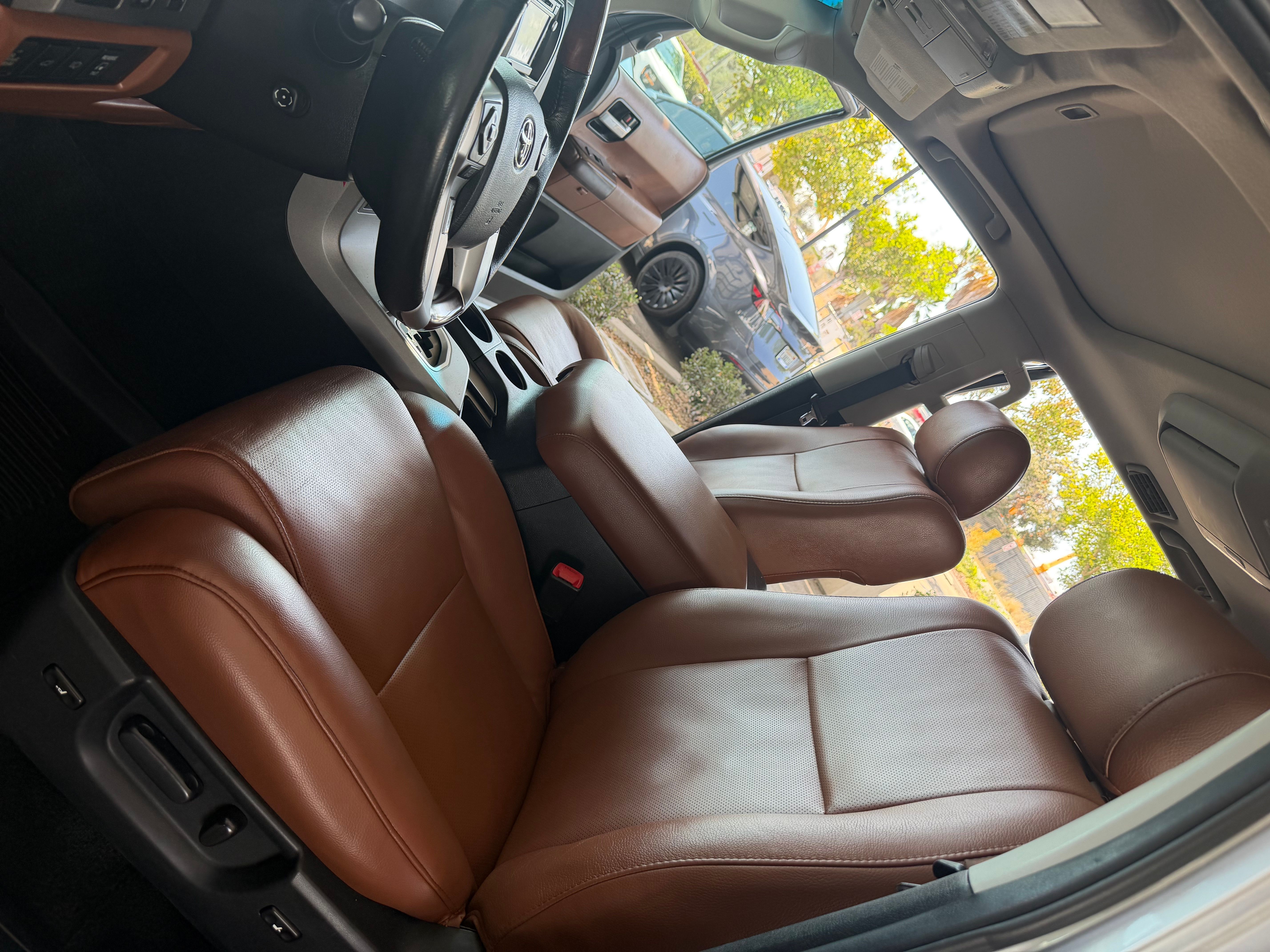Used 2017 Toyota Sequoia Platinum AWD/4WD image 21