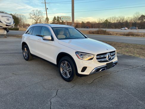 Used 2021 Mercedes-Benz GLC 300 image 4