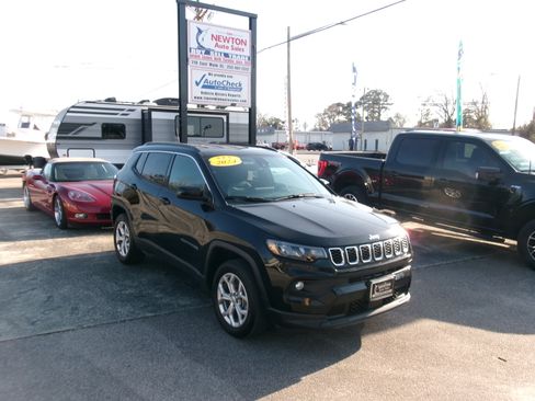 Used 2024 Jeep Compass Latitude image 1