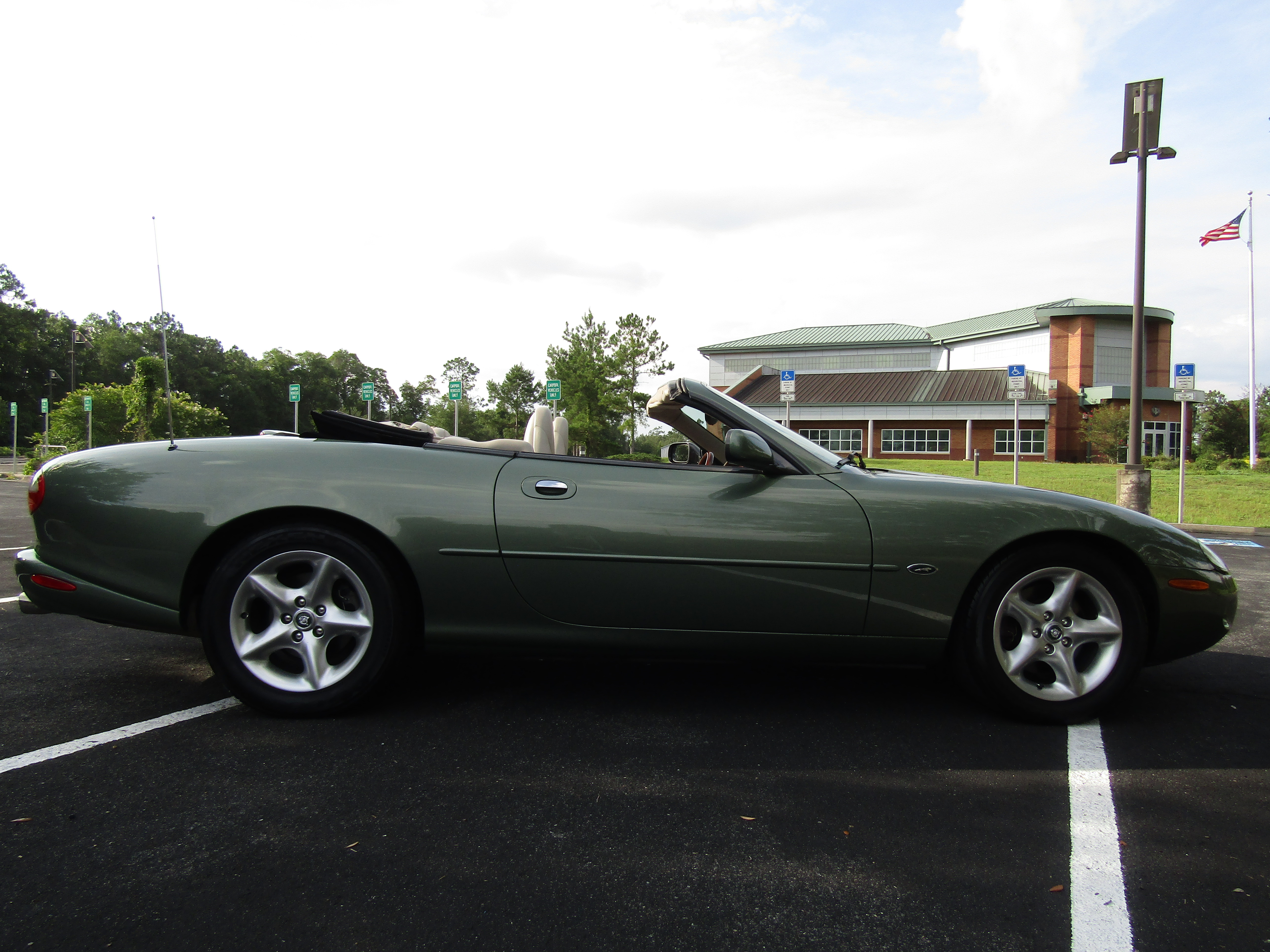 Used 2000 Jaguar XK8 Convertible RWD image 7