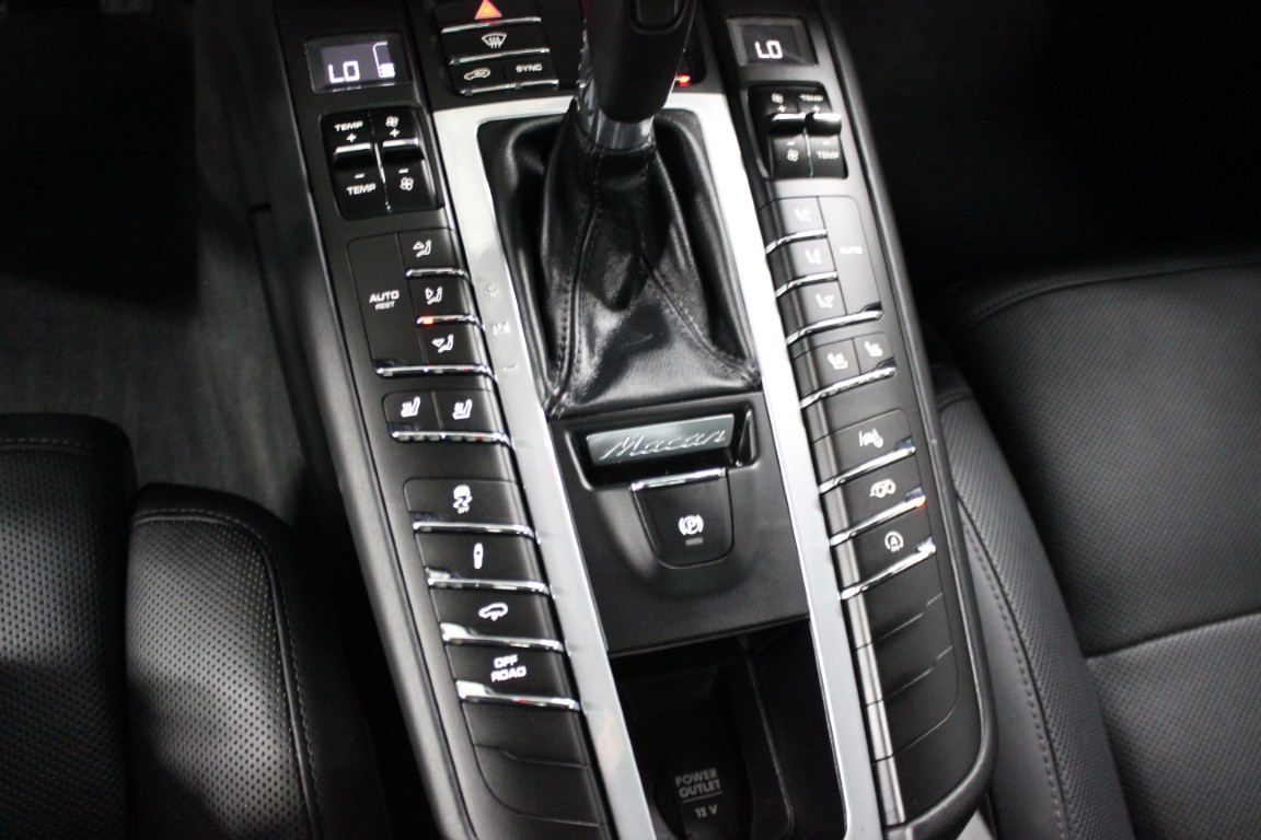 Used 2021 Porsche Macan GTS AWD/4WD image 23