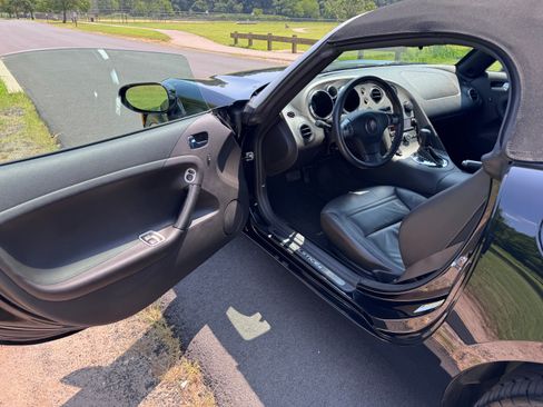 Used 2007 Pontiac Solstice GXP image 2