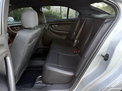 Used 2016 Ford Taurus image 17