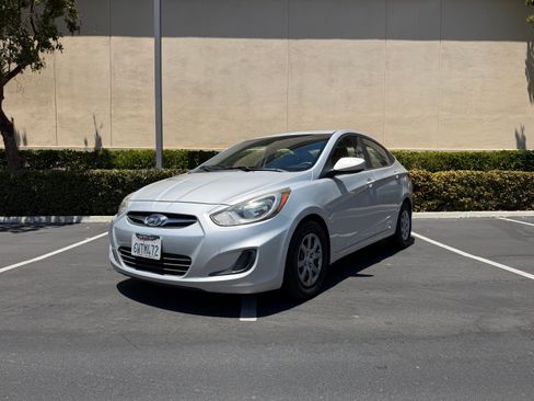 Used 2013 Hyundai Accent GLS Sedan FWD image 2