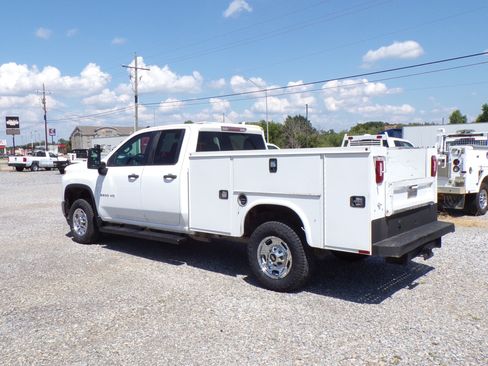 Used 2020 Chevrolet Silverado 2500 LT image 2