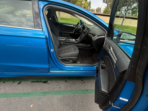 Used 2019 Ford Fusion SE FWD image 11
