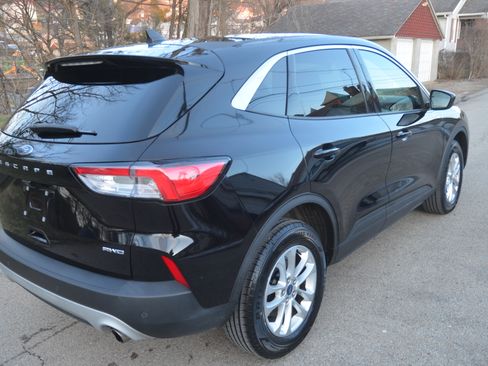 Used 2021 Ford Escape SE image 4