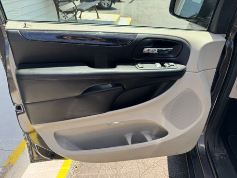 Used 2015 Dodge Grand Caravan SE FWD image 5