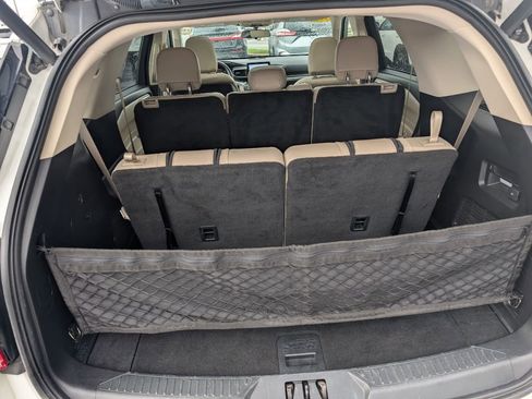 Used 2020 Ford Explorer XLT image 19