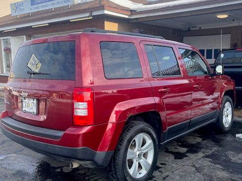 Used 2014 Jeep Patriot Sport image 2