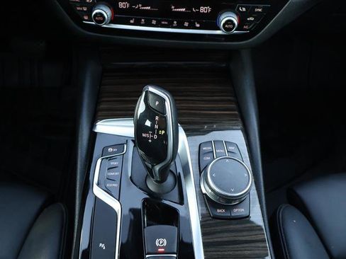 Used 2018 BMW 530i xDrive image 21