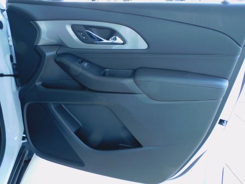 Used 2023 Chevrolet Traverse LT image 25