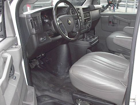 Used 2021 Chevrolet Express 2500 image 12