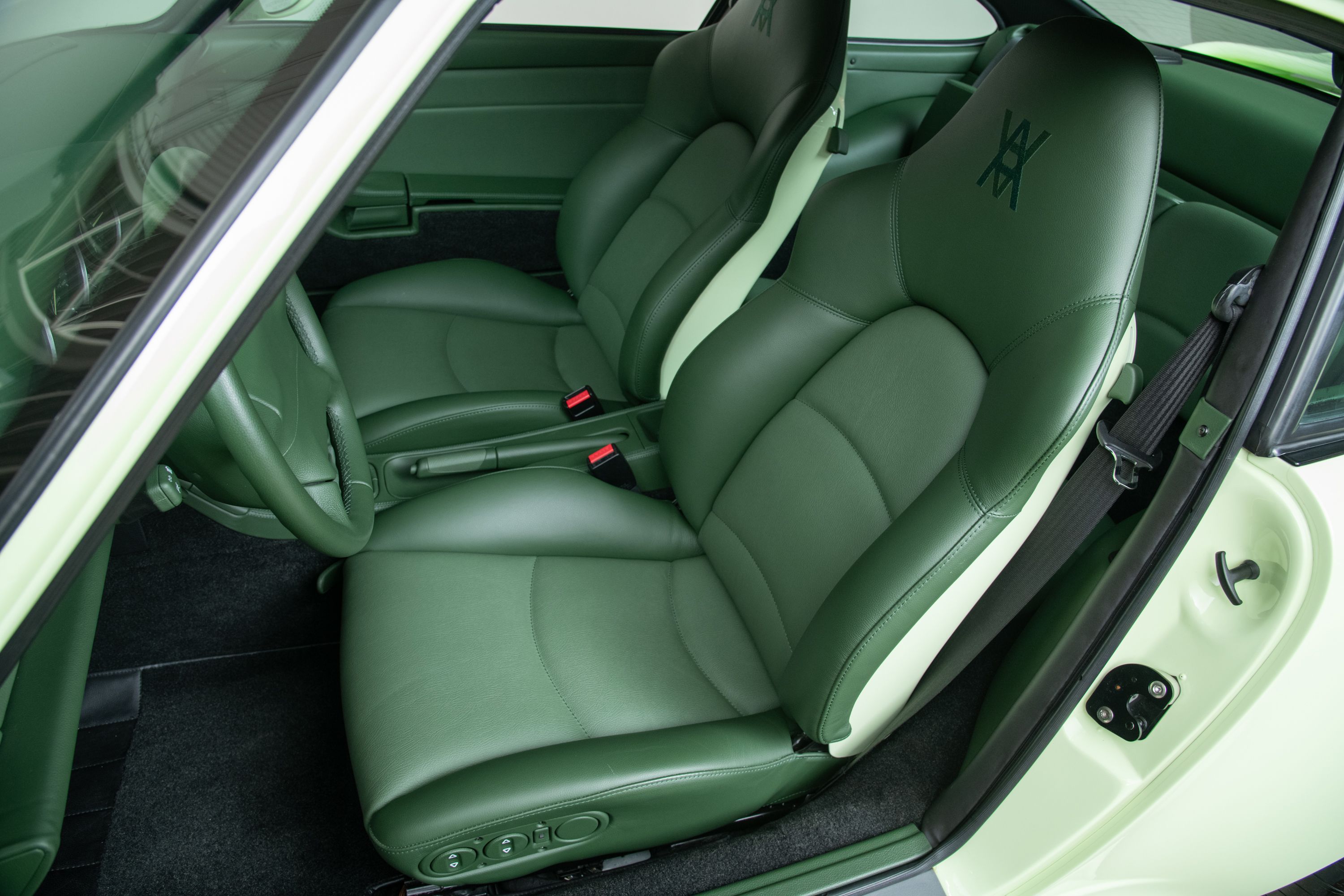 Used 1998 Porsche 911 Carrera S RWD image 16