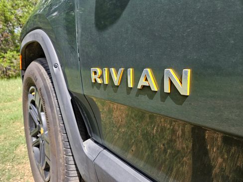 Used 2023 Rivian R1S AWD Adventure image 15
