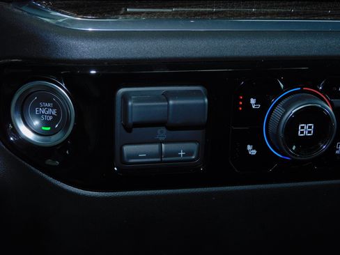 Used 2025 Chevrolet Silverado 1500 LT image 8