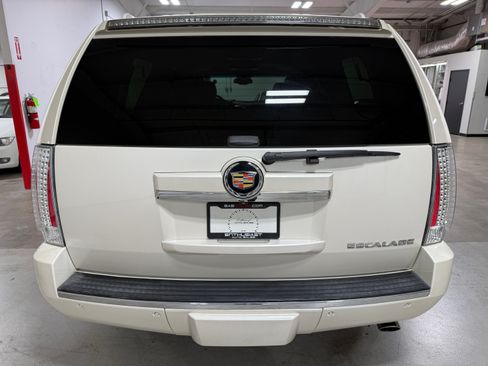 Used 2014 Cadillac Escalade ESV 2WD Premium image 4