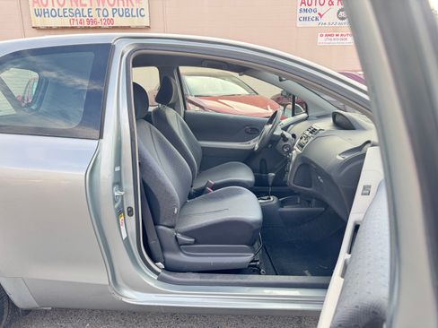 Used 2011 Toyota Yaris image 16