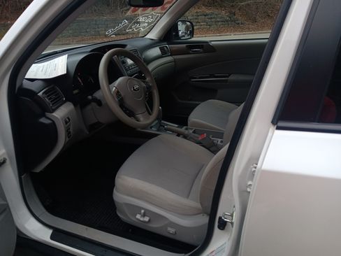 Used 2011 Subaru Forester 2.5X Premium image 10