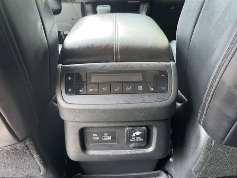 Used 2024 Nissan Pathfinder Platinum AWD/4WD image 17
