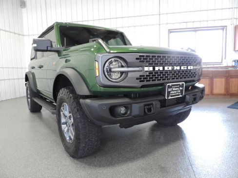 Used 2023 Ford Bronco 4-Door Badlands AWD/4WD image 7