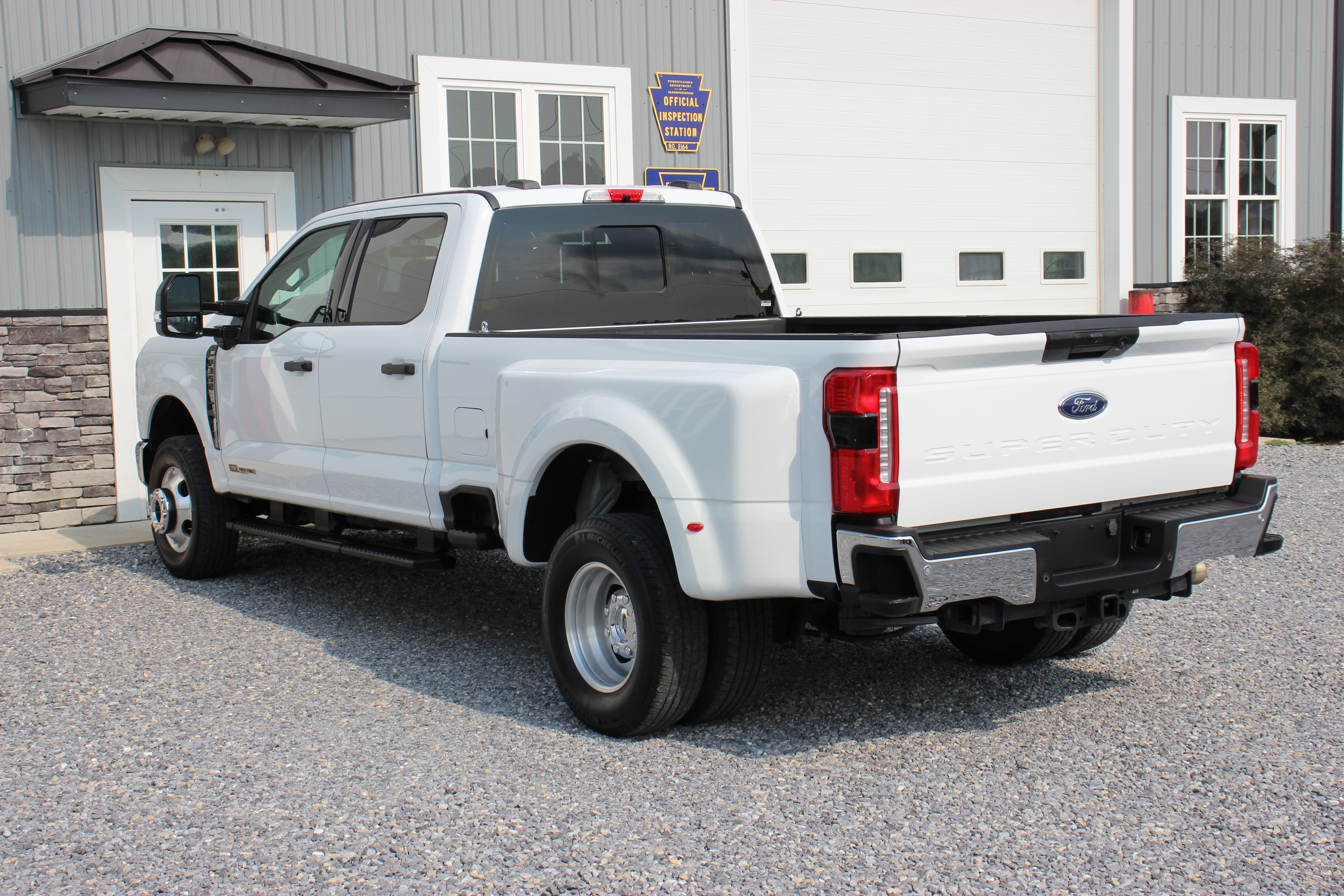 Used 2024 Ford F350 4x4 Crew Cab DRW Super Duty image 6