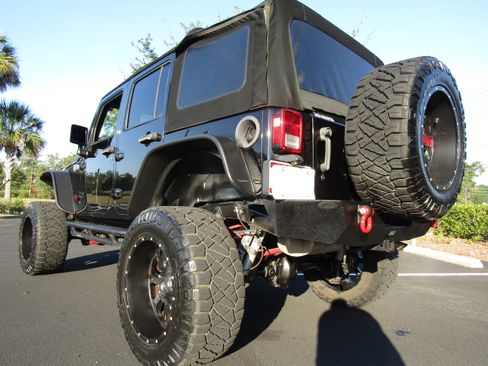 Used 2015 Jeep Wrangler Rubicon image 3