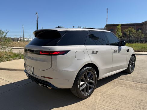 Used 2024 Land Rover Range Rover Sport Dynamic SE image 9