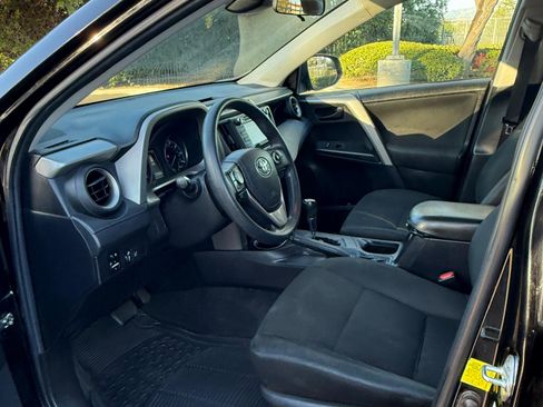 Used 2018 Toyota RAV4 LE image 21