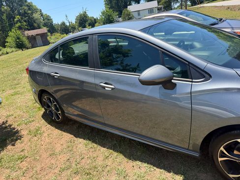 Used 2019 Chevrolet Cruze LT Sedan FWD image 15