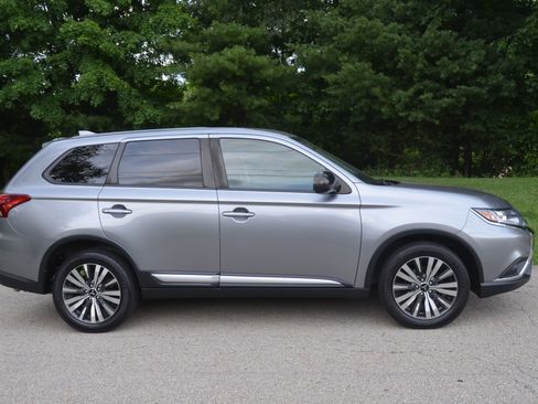 Used 2019 Mitsubishi Outlander 4WD ES image 6