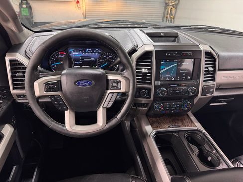 Used 2019 Ford F250 Lariat w/ Lariat Ultimate Package image 24