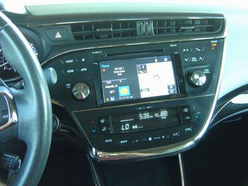 Used 2015 Toyota Avalon XLE image 7