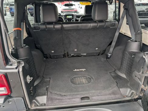 Used 2015 Jeep Wrangler Unlimited Sahara w/ Altitude image 15