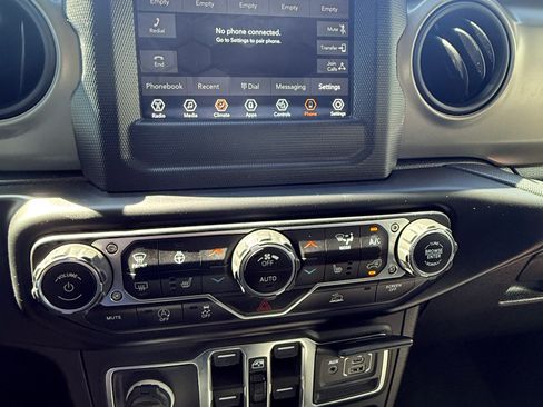 Used 2021 Jeep Gladiator Sport image 17