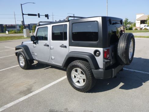 Used 2015 Jeep Wrangler Sport image 8