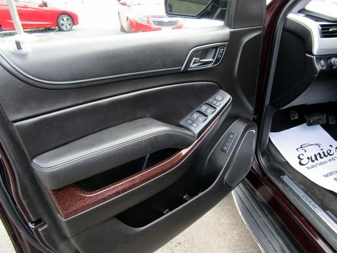 Used 2017 GMC Yukon SLT image 16