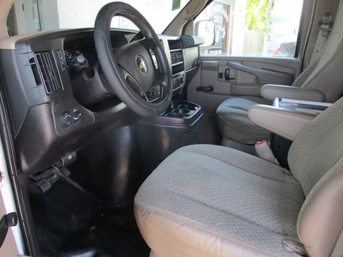 Used 2011 Chevrolet Express 2500 image 4