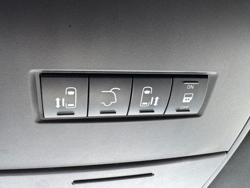 Used 2017 Dodge Grand Caravan SXT image 15