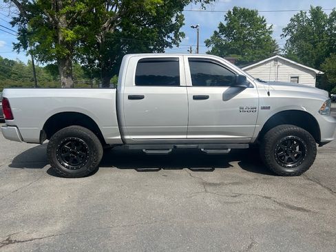 Used 2014 RAM 1500 4x4 Crew Cab ST image 6