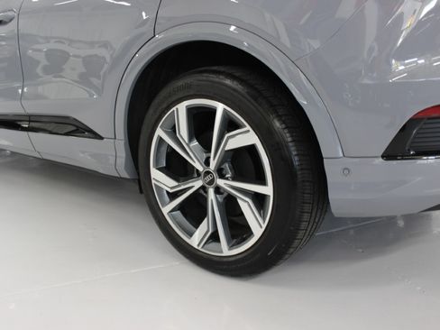 Used 2024 Audi Q4 e-tron Premium Plus image 12