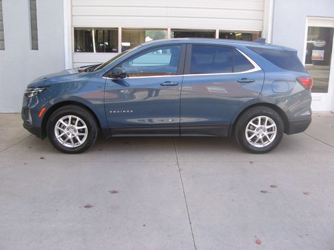 Used 2024 Chevrolet Equinox LT image 3