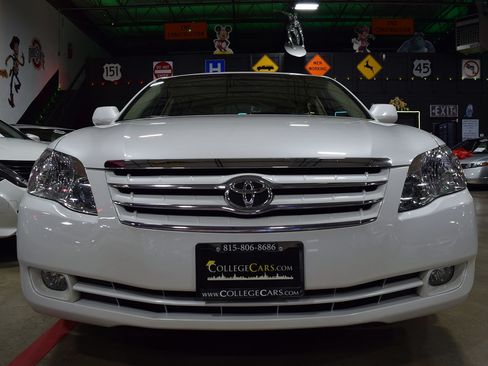 Used 2006 Toyota Avalon XLS image 10
