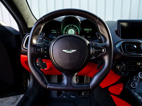Used 2022 Aston Martin V8 Vantage image 14
