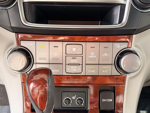 Used 2013 Toyota Highlander Limited image 12