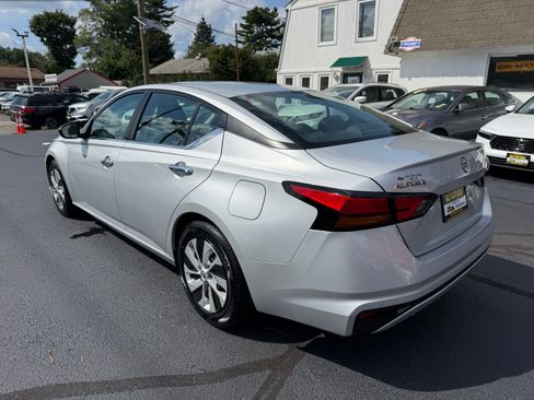 Used 2024 Nissan Altima 2.5 S FWD image 26