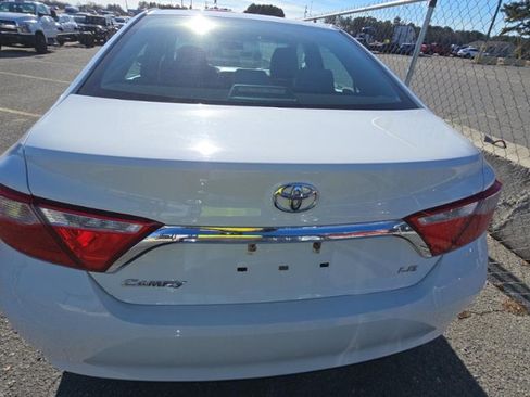 Used 2017 Toyota Camry LE image 4